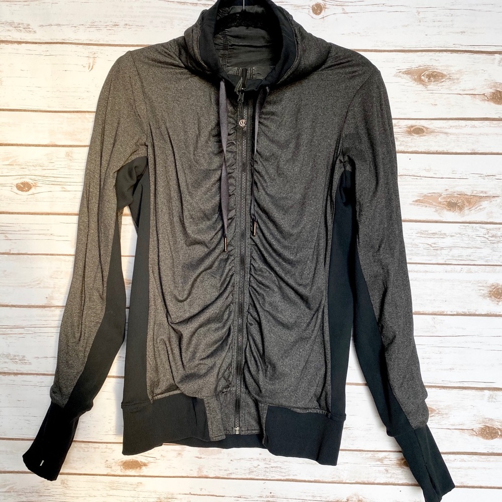Lululemon ‘cool down’ reversible jacket in coal